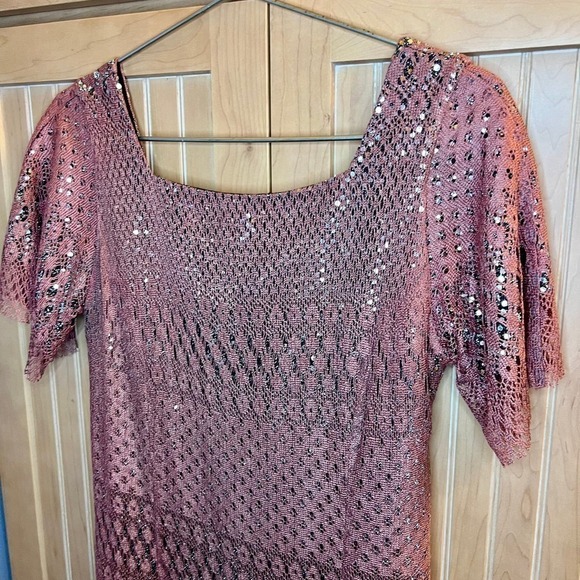 Elegant Lace Mini Dress in Mauve - Picture 13 of 16